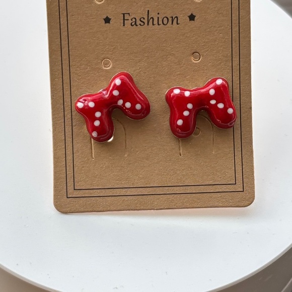 Red Polka Dot Bow  minni mouse Earrings - Picture 1 of 1